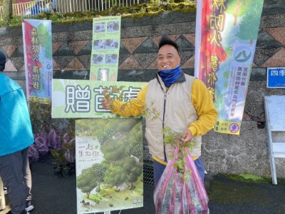 大同鄉四季村植樹節展開贈苗活動 (4)